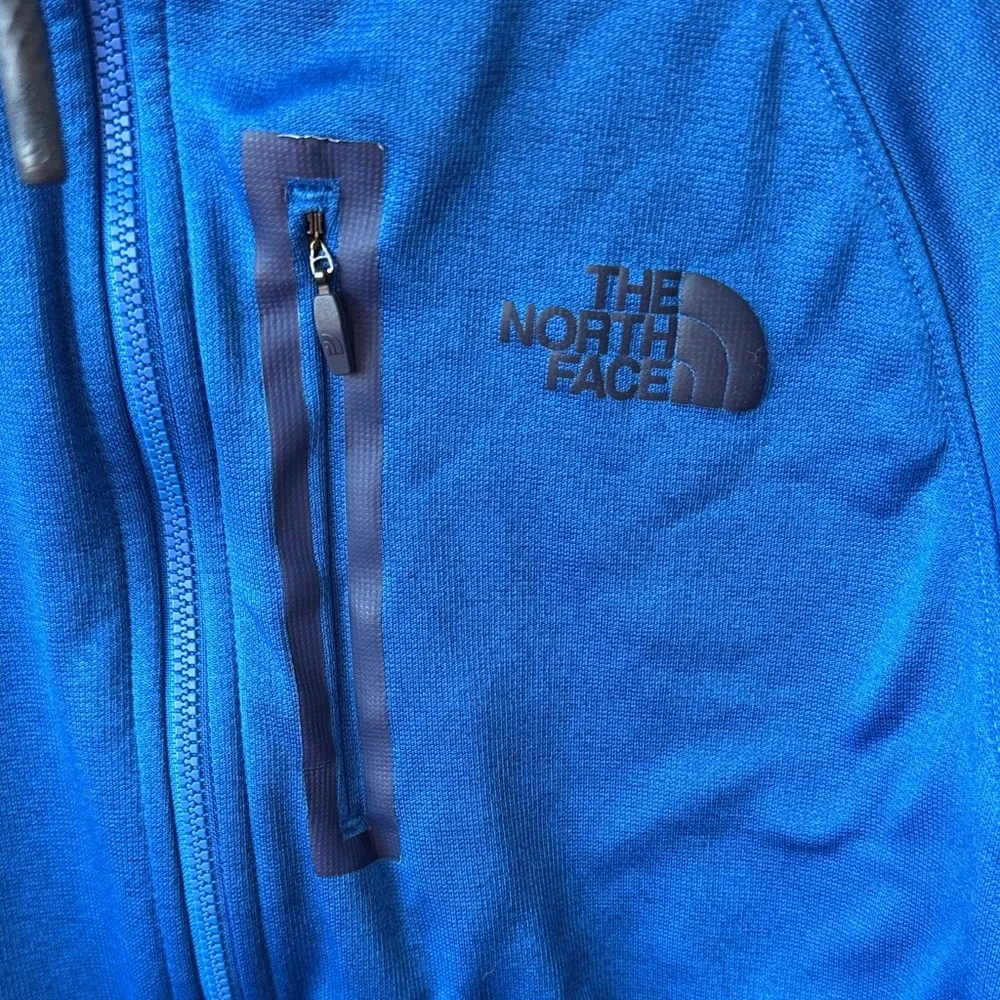 (213)The North Face Men's Blue Performance Jacket